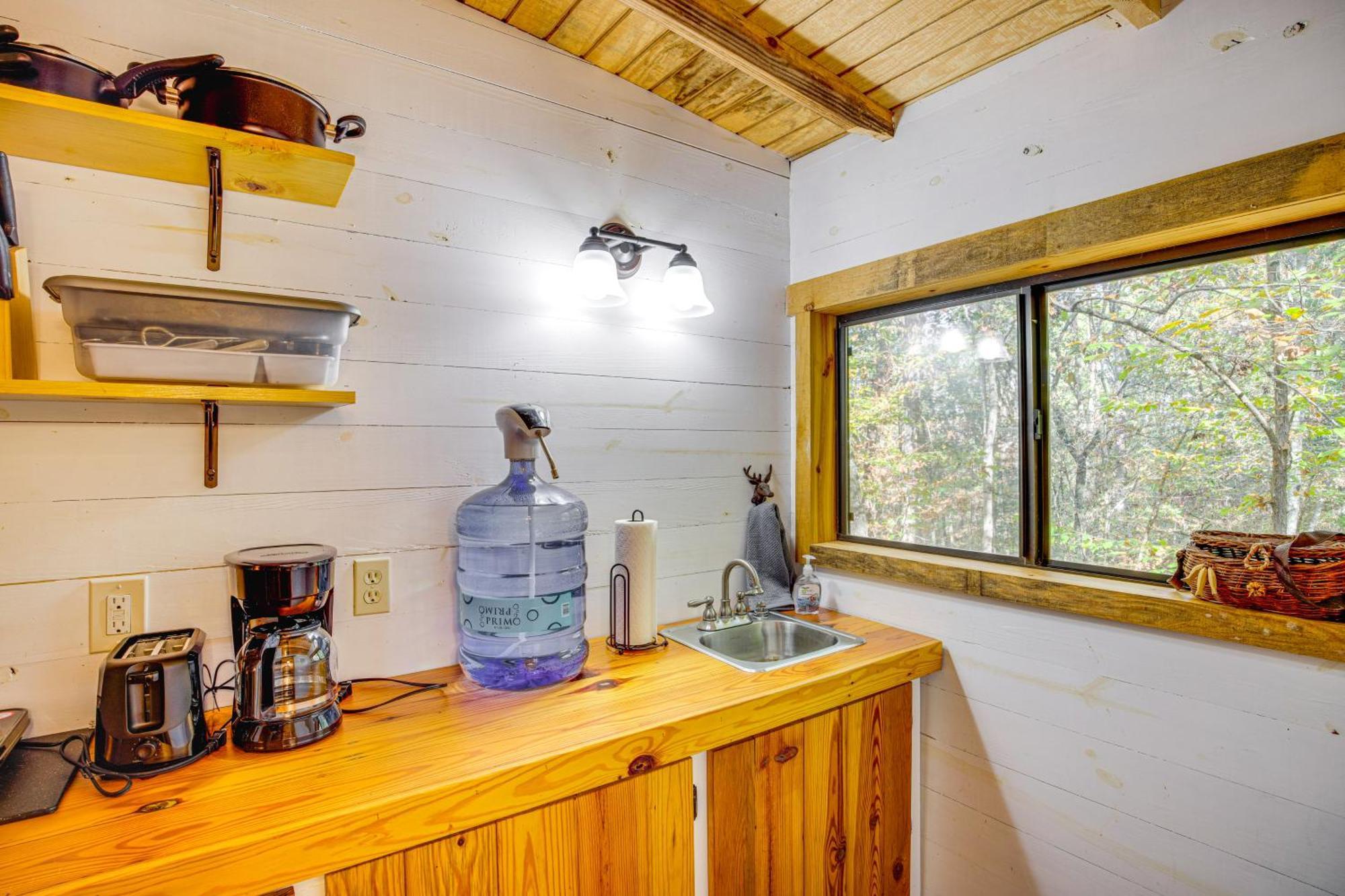 Secluded Tallassee Cabin With Fire Pit And Porch! Buitenkant foto