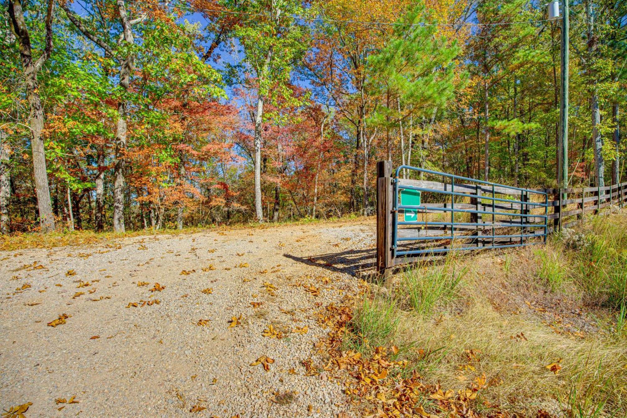Secluded Tallassee Cabin With Fire Pit And Porch! Buitenkant foto