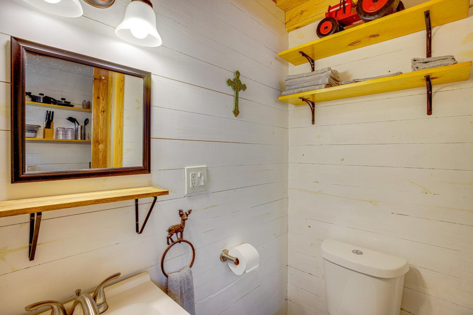 Secluded Tallassee Cabin With Fire Pit And Porch! Buitenkant foto