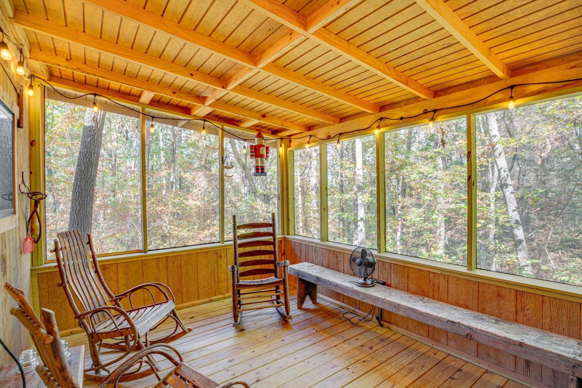 Secluded Tallassee Cabin With Fire Pit And Porch! Buitenkant foto