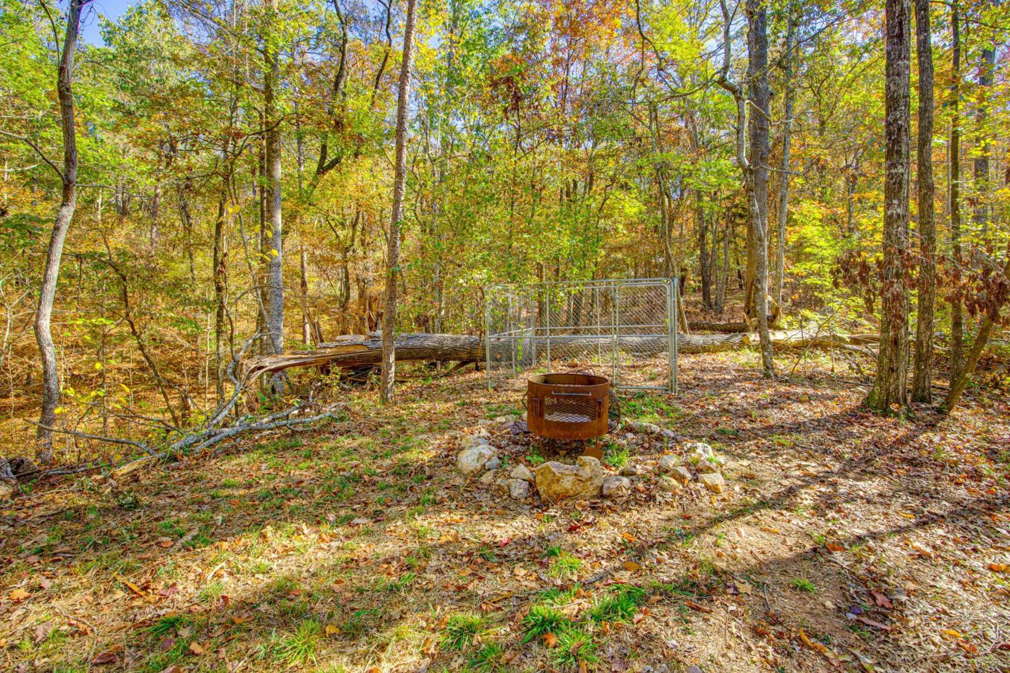 Secluded Tallassee Cabin With Fire Pit And Porch! Buitenkant foto