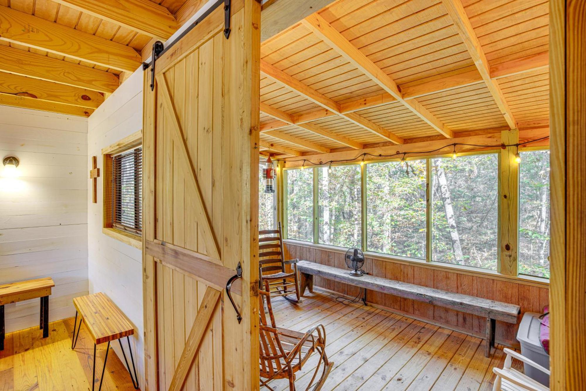 Secluded Tallassee Cabin With Fire Pit And Porch! Buitenkant foto