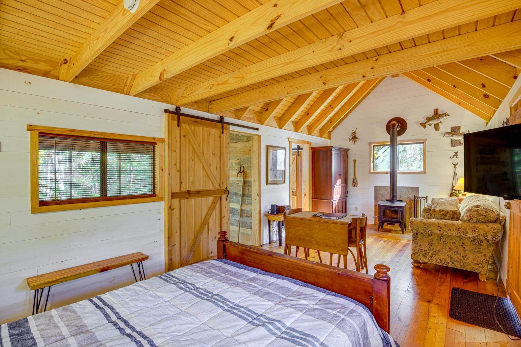 Secluded Tallassee Cabin With Fire Pit And Porch! Buitenkant foto