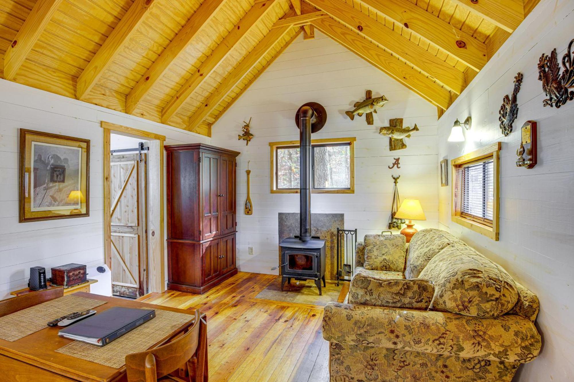 Secluded Tallassee Cabin With Fire Pit And Porch! Buitenkant foto